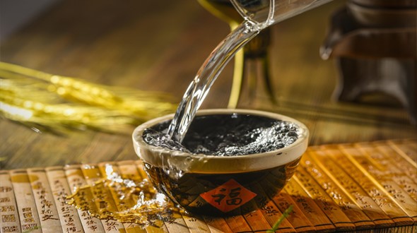白酒为什么钟情公交车身广告